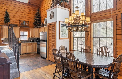 Branson Theater District Cabin | Multi-Unit Walk-in Cedar Log Cabin - Just off of Branson's 76 Country Blvd! Golf &Ticket Deals