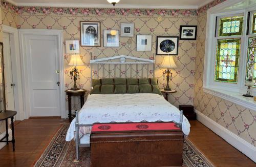 Auburn Bed & Breakfast | Munroe Inn Boutique Hotel