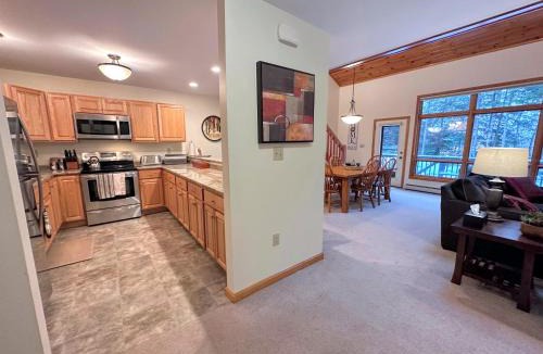 Carroll House | MW74 cozy spacious 2-bedroom Bretton Woods home close to Mt Washington Hotel