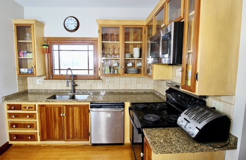 Stonington Cottage | Mystic Area Waterfront with Dock