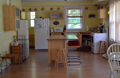 Narragansett Pier House | Narragansett Beach & Seawall Across The Street! Beach Passes Included
