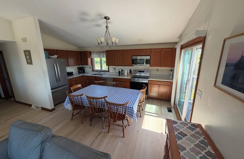 Eastward Look House | Narragansett RI - Walk to Beach - Ocean View
