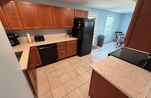 Eastward Look House | Narragansett RI - Walk to Beach - Ocean View