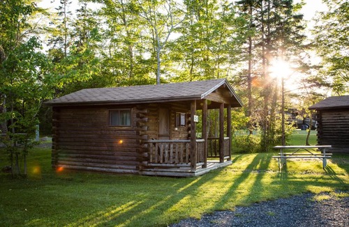 Trenton House | Narrows Too Camping Resort Cabin 5