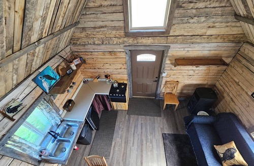Slana Cabin | National Park Stay: Comfortable cabin in Alaska's wilds, lakes, hikes. Pets OK!