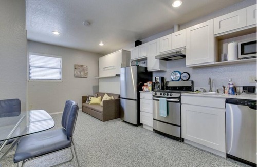 Business District Apartment | [NE 5th G]Near to OUHSC Hospitals-Garage Studio, In a newly renovated house.