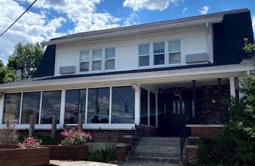 Leitchfield Apartment | Neapolitan Room 🚭 @ Twin Lakes Creamery