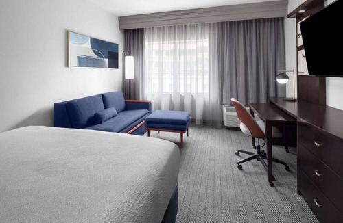 University Circle Hotel | Near Cleveland Clinic | Bistro + Free Shuttle