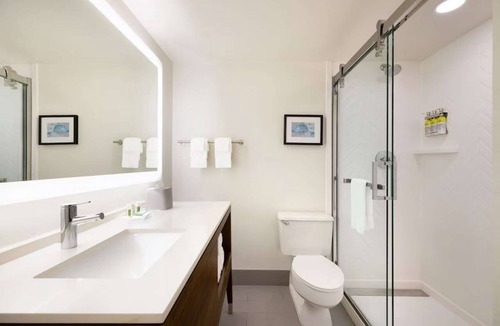 Fort Worth Hotel | Near Fort Worth Stockyards | Pool + Restaurant