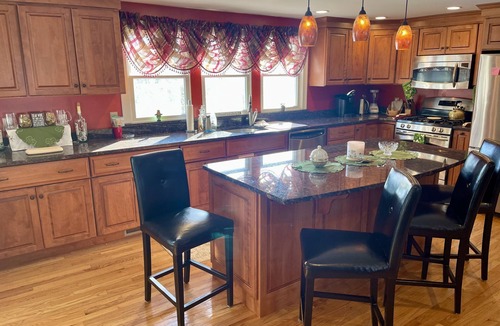 South Dennis House | Near Mayflower Beach 7 Bedrooms 3 baths Sleeps 14 CENTRAL A/C