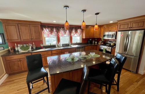 South Dennis House | Near Mayflower Beach 7 Bedrooms 3 baths Sleeps 14 CENTRAL A/C