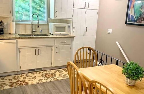 Uniontown House | Near Pro Football HOF,Portage lake,Downtown Akron!