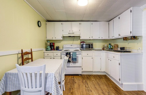 Franklin House | Near Trails & Lakes! Pemigewasset River Townhome