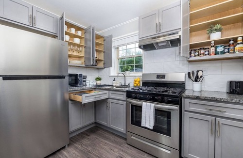 West Hartford Apartment | Nearest to Blue Back Square - Affordable w/KING Bed