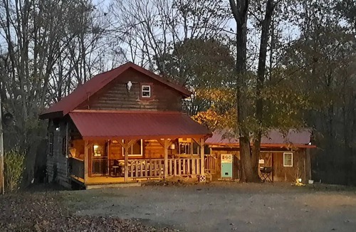 Glouster Cabin | Nestled in nature, quaint & cozy little upscale rustic cabin.