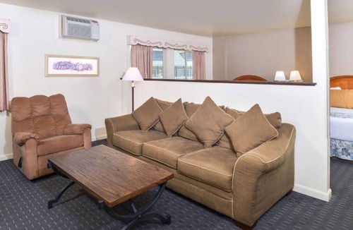 Solvang Hotel | Neverland Adventure! 2 Units w/Continental Breakfast, Near Alisal Commons Park!