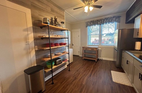 Wallingford Center Apartment | New 1BR Great Location Center of Town