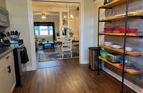 Wallingford Center Apartment | New 1BR Great Location Center of Town