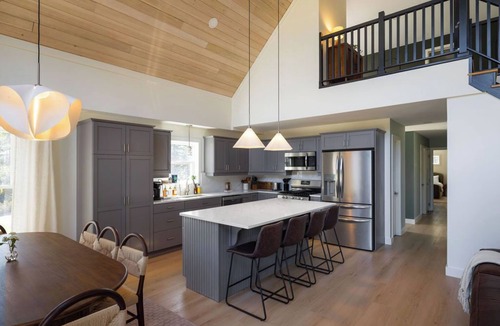 Tremont House | NEW - Acadia Retreat - Hot Tub, Deck, Games - Sleeps 16