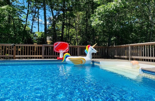 Northwest Harbor House | New and Modern East Hampton Summer Home w/Pool