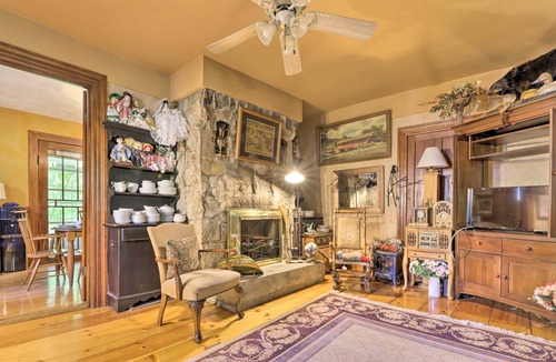 Woodstock House | NEW! Antique-Filled Home, 1/2 Mi to Woodstock Fair
