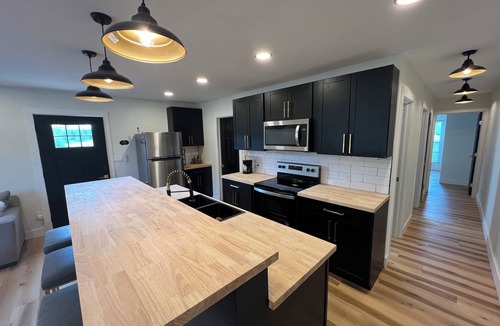 Teays Valley Apartment | New buildout in the heart of Teays Valley & Hurricane. Private and convenient.