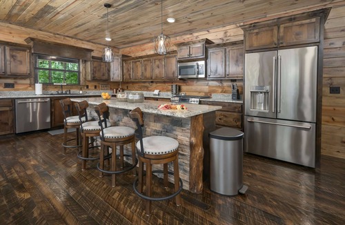Pickens Cabin | New Cabin/Private Pickleball Court/Hot Tub/Firepit/Fireplace/Families/Foosball