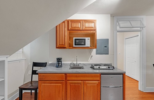 Waverly Condo | NEW! Charming Belmont Condo Near Boston
