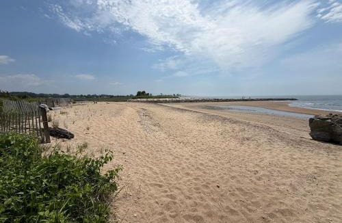 Madison House | NEW Charming Coastal Bungalow steps from the Beach