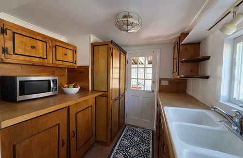 Clinton House | NEW Coastal Cottage 2 Miles to Beach + Lake Access
