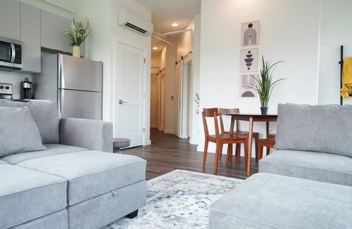 Uptown District Hotel | New Comfortable Modern Downtown Condo