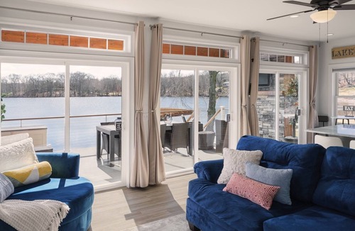 Preston House | New contemporary lakefront home with breathtaking views w/fun water activities!