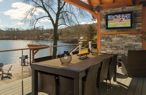 Preston House | New contemporary lakefront home with breathtaking views w/fun water activities!