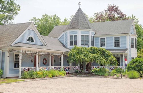 Stonington Apartment | New England Hospitality at the Carriage House Mystic Vacation Rentals LLC