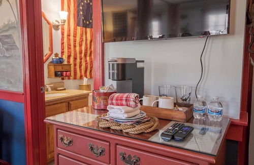 Stonington Apartment | New England Hospitality at the Carriage House Mystic Vacation Rentals LLC
