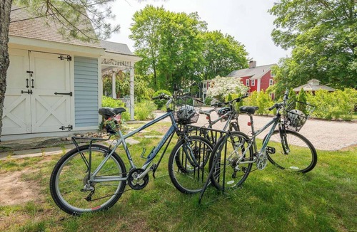 Stonington Apartment | New England Hospitality at the Carriage House Mystic Vacation Rentals LLC