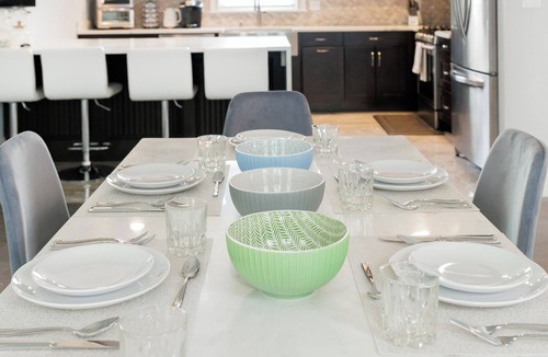 Quincy House | New England Traditional x Modern, 5 Bedrooms, Office, 8ppl