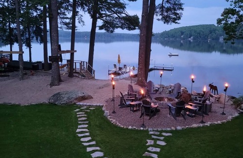 Center Tuftonboro House | New for 2023 Magical Mirror Lake Home Dock For 20ft Boat Sleeps 9