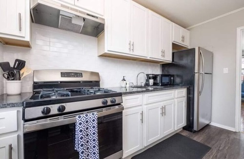West Hartford Apartment | New Furnished Apt in West Hartford w/Parking and Central AC