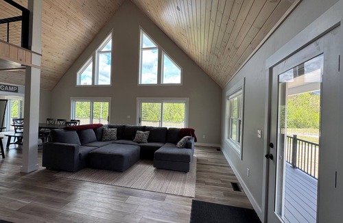 Wyman House | New Home ~ 10 minutes from Sugarloaf!