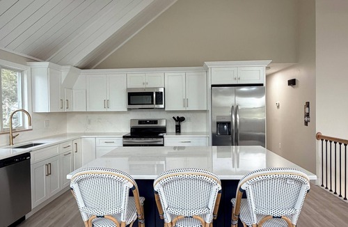 Silver Beach House | New List - Spacious 4BR Getaway - walk to two private beaches, Tennis/Pickleball