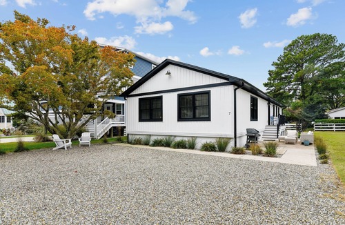 Sandpiper Pines House | NEW LISTING 2026! NEW Coastal Cottage Escape, Walk to Beach + Free Xplorie Fun Daily!