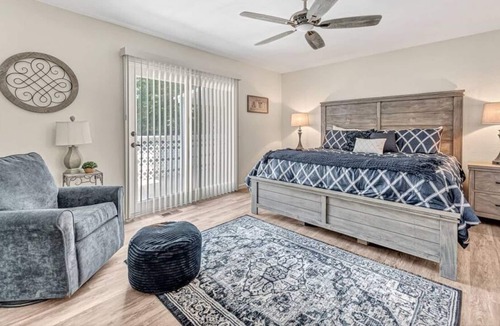 Beaver Shores House | NEW LISTING! Beaver Lake Hillside Hideaway by RedAwning