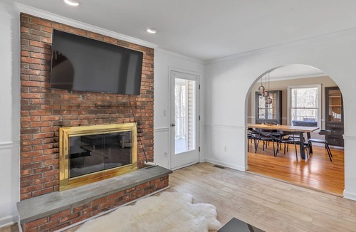 Putnam Valley House | NEW LISTING! Entire Putnam Valley Estate - 5BR Hot Tub Sauna by RedAwning