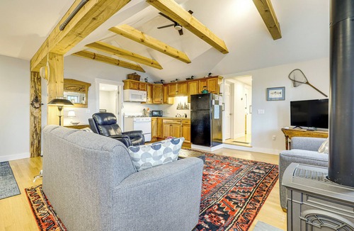 New London Cottage | New London Cottage w/Grill, Lake & Beach Access