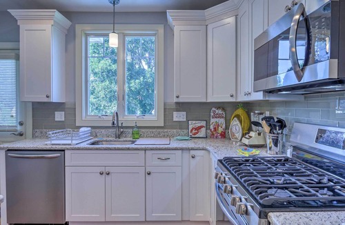 New London Apartment | New London Hideaway Near Beaches & Local Spots!