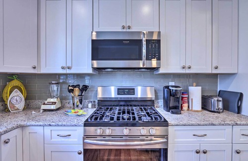 New London Apartment | New London Hideaway Near Beaches & Local Spots!
