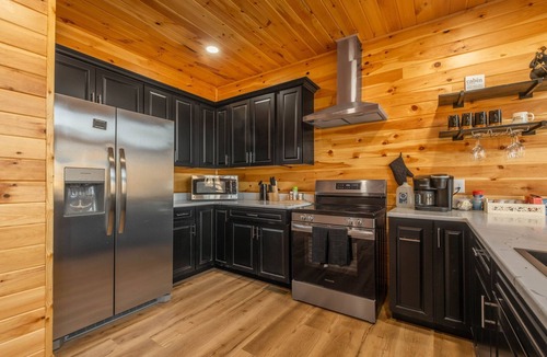 Berkeley Springs House | New Luxury Cabin, 2 Master Bedroom-1 ADA Compliant