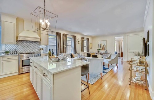 Forest Hills - Woodbourne Condo | New Luxury Renovation | near T