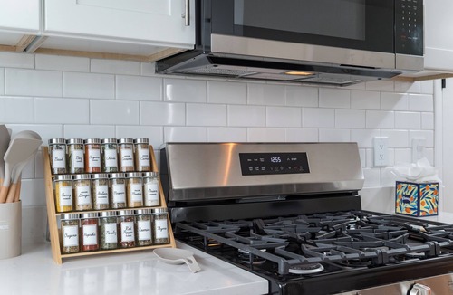 Somerville Apartment | NEW! Modern & Cozy Stay Near Harvard + Parking